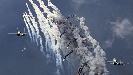 El cazabombardero ruso Su-30 entregado a Irak bombardea al Estado Islámico