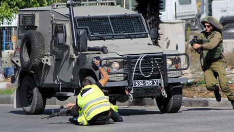 FUERTE VIDEO: Un palestino disfrazado de periodista es abatido tras apuñalar a un soldado israelí