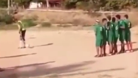 El mejor gol de tiro libre que verás en tu vida