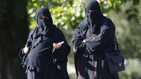 Una londinense insulta a unas musulmanas en un bus: "¡Volved a vuestro país, perras del EI!"