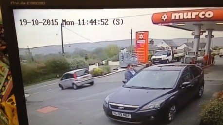 La forma más creativa de abandonar una gasolinera