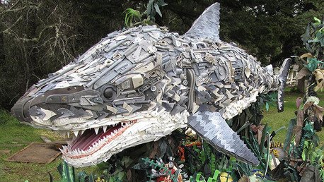 Una organización ecológica transforma la basura en arte