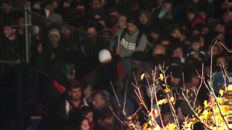 Miles de refugiados 'asaltan' la frontera de Austria