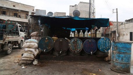 Expertos desvelan quién compra el crudo al Estado Islámico por millones de dólares