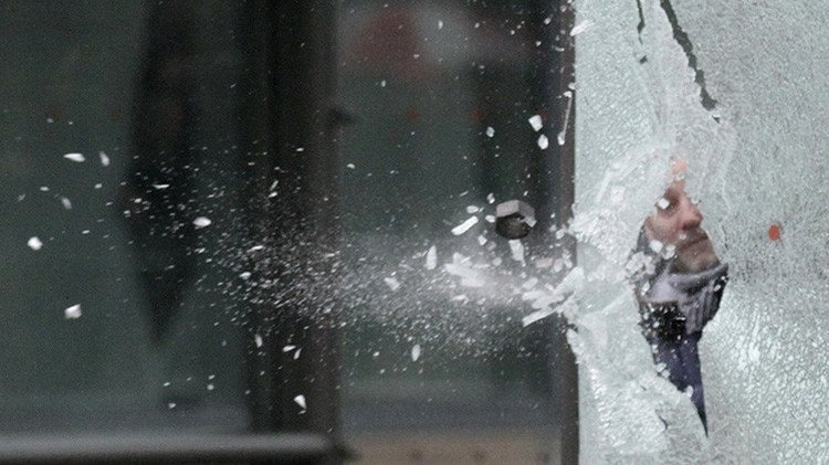 Científicos japoneses inventan un cristal casi irrompible 