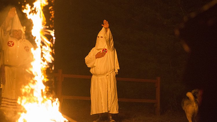 Anonymous identifica senadores y alcaldes de EE.UU. como miembros del Ku Klux Klan