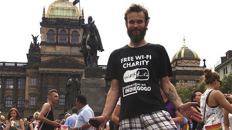 Una ONG 'recluta' mendigos como 'routers' Wi-Fi