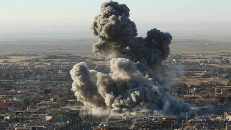 Videos: Kurdos descargan lluvia de fuego contra el EI para arrebatarle importante bastión en Irak