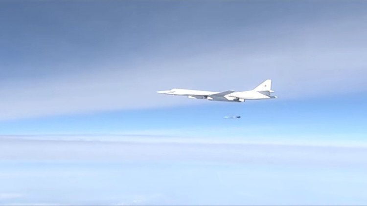 Video: El bombardero ruso Cisne Blanco 'ajusta cuentas' con el Estado Islámico