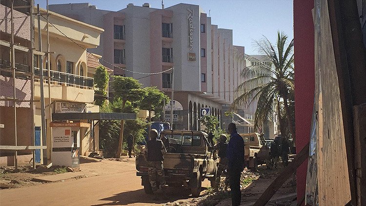 El Ejército de Mali asalta el hotel tomado por los yihadistas