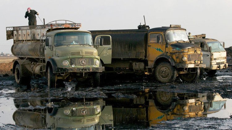 Rusia sabe que varios funcionarios turcos están interesados en comprar crudo del Estado Islámico