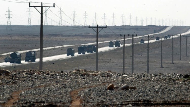 Diputado iraquí: "EE.UU. se niega a bombardear los camiones con petróleo del Estado Islámico"