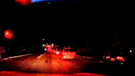 Salvado por su propio coche: el freno automático le evita un accidente