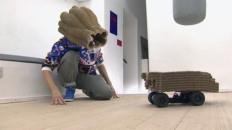 Video: Observe cómo un coche proyectado por jóvenes rusos se mueve con la mente