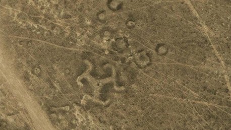 La NASA investigará el origen de una esvástica grabada en la estepa kazaja hace 8.000 años