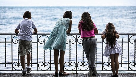 Estudio: Los hijos de padres religiosos son más tacaños y crueles que los niños de familias ateas