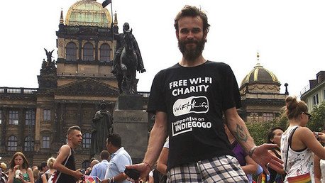  Una ONG 'recluta' mendigos como 'routers' Wi-Fi