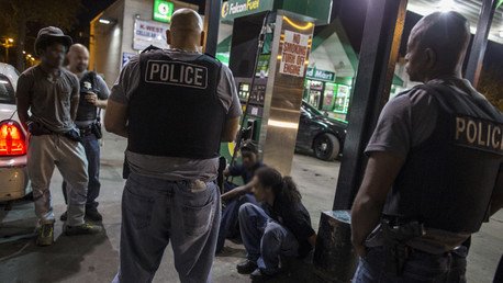 Otro caso de brutalidad policial en EE.UU.: violento arresto por cruzar una calle (Video)