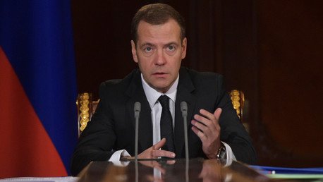 Medvédev: "El ataque terrorista se considera entre las posibles causas de la caída del A321"