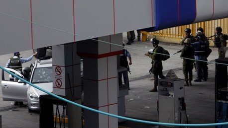 Video: Soldados israelíes disparan contra un coche y matan a una anciana palestina