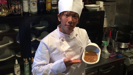 Japón: un actor porno abre un restaurante que ofrece comida con forma de excrementos