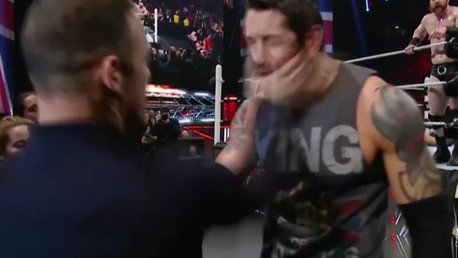 Wayne Rooney noquea a un luchador profesional con un certero golpe