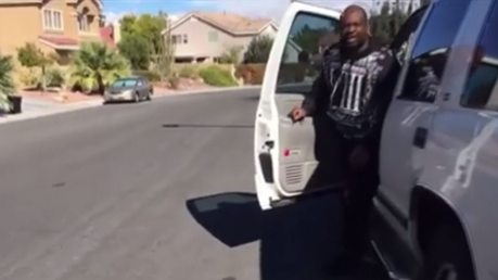 Un hombre 'armado' con un teléfono pone en apuros a unos delincuentes 