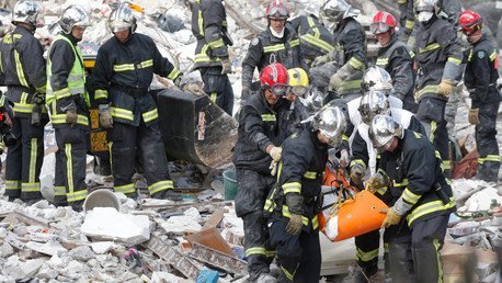 Se declara un incendio en un ayuntamiento en los suburbios de París (fotos)