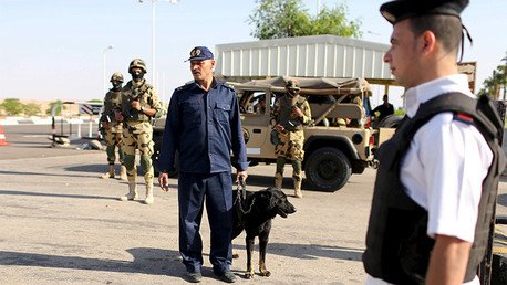 Egipto: Detienen a dos empleados aeroportuarios sospechosos de introducir la bomba en el avión ruso