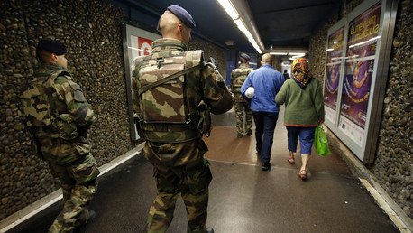 Francia: tres presuntos miembros del EI apuñalan a un profesor judío en Marsella