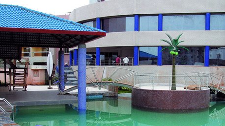 Asalto yihadista a un hotel de lujo en Mali: 140 turistas entre los rehenes