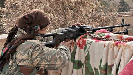 Сondenan por primera vez a una joven británica que trató de unirse a la lucha contra el EI