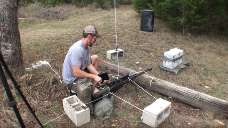 El DIN A4 más fuerte que la bala: ¿cuántas hojas se necesitan para parar una bala del calibre 50?