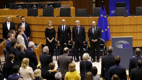 "La Unión Europea es una gigantesca farsa, y París fue el final"