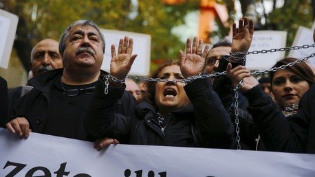 Periodistas turcos a RT: "Ankara oculta que sus armas acaban en manos del EI"