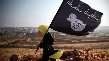 ¿Patos terroristas?: las cabezas de los miembros del EI son reemplazadas por patos de goma