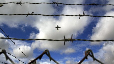 Hallan un 'Allahu Akbar' y otras inscripciones en árabe en aviones en Francia