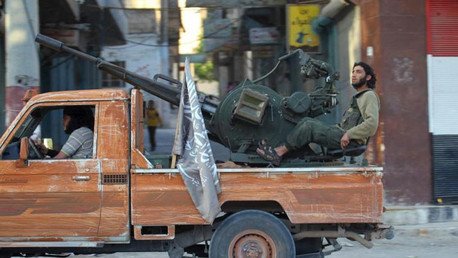 Coqueteo peligroso: "El EI es solo un encubrimiento político para el contrabando de crudo y armas"