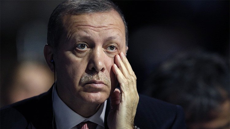 Buscando a Putin: El presidente turco "deambula" en vano para verse con el líder ruso en París