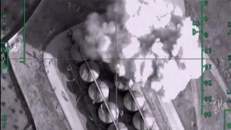 Fotos satelitales: El viaje del crudo robado por el EI hasta Turquía