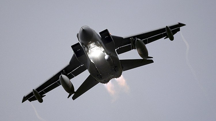 Nuevo actor en la lucha antiterrorista: el Reino Unido ataca al EI en una zona de campos petroleros