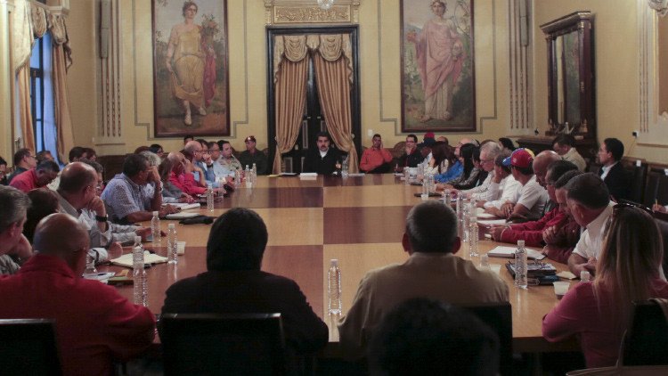 Maduro: "Las orientaciones históricas de Chávez se mantienen vigentes"