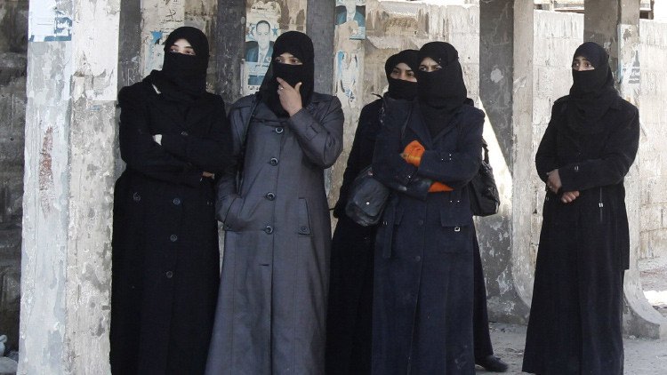 Excautiva del EI: "Los terroristas echan a las esclavas desobedientes a las hienas'