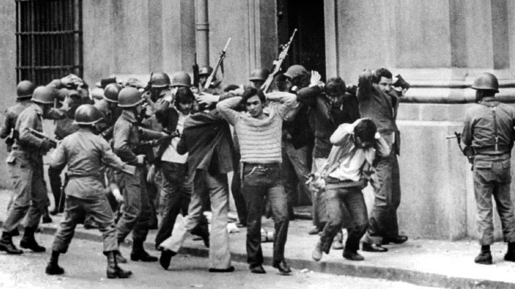 Arrestan a un hombre que confesó en la radio haber participado en ejecuciones en época de Pinochet 