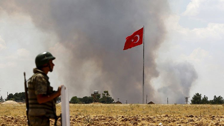 Medios: Turquía prohíbe a sus militares pasar vacaciones en Rusia 