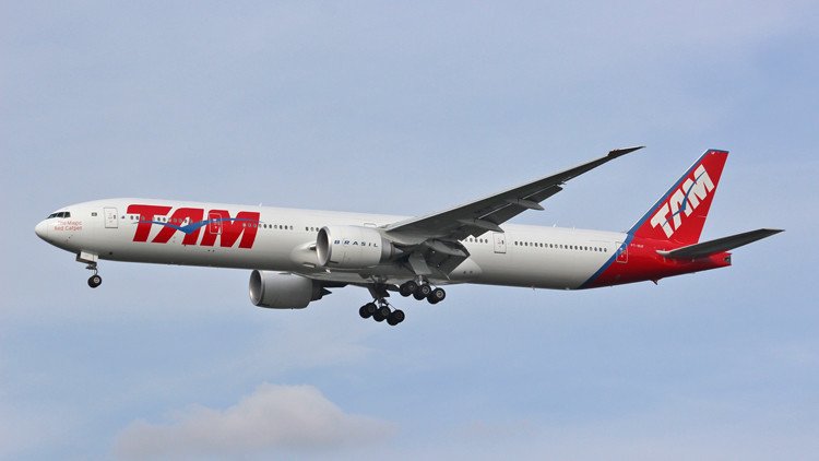 Un vuelo de Madrid a San Pablo es desviado por una amenaza de bomba