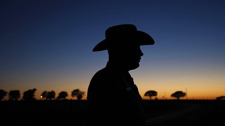 Texas amenaza con demandar a quienes ayuden a los refugiados sirios