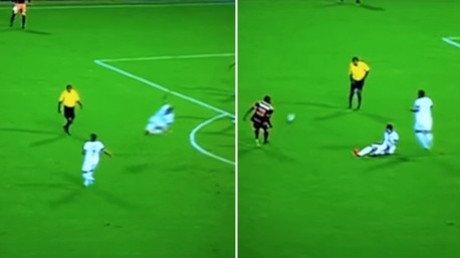 Un futbolista colombiano le hace una entrada a un rival ‘invisible’ 