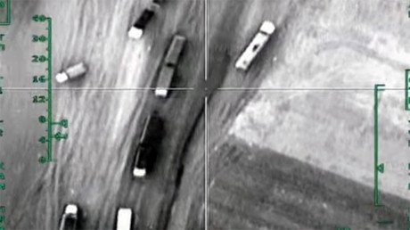 Nuevos videos: Ataque aéreo ruso a un convoy terrorista con petróleo en Siria