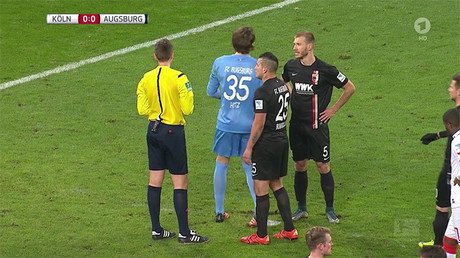 Un portero le deja un 'regalito' al ejecutor de un penal... y su plan funcionó